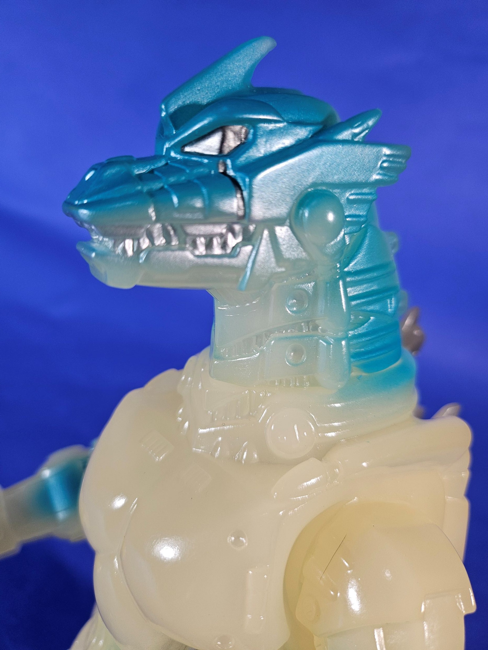 Mechagodzilla 2002 (Kiryu) Blue and Ivory Gallery Exclusive by Marmit