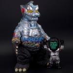 Mechagodzilla 1974 w/Alien Sofubi Figure by Kaiju Smuggler 